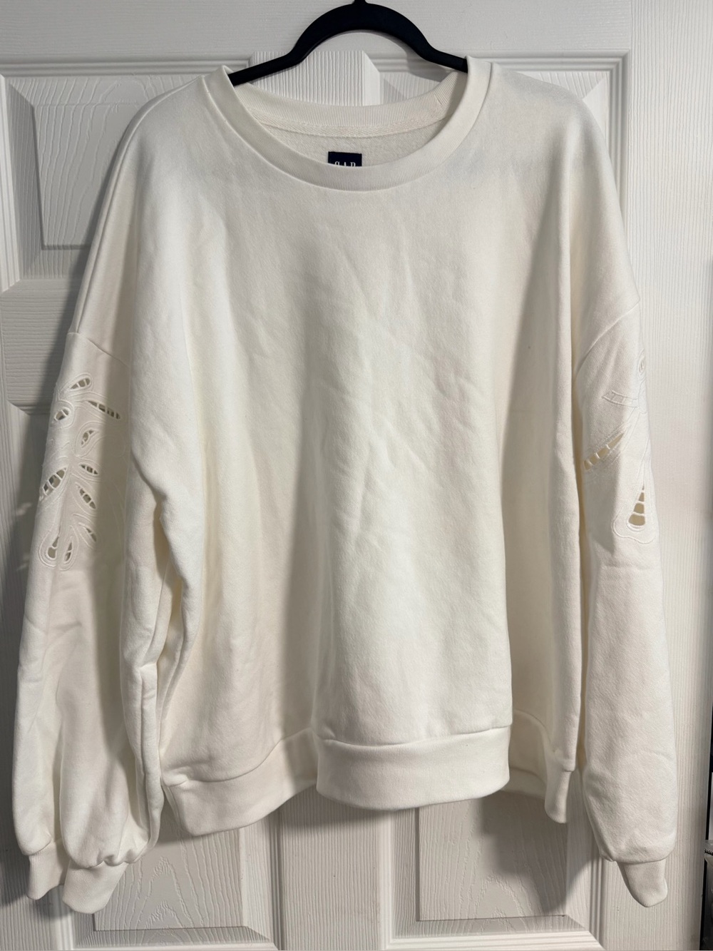 Women’s GAP Sweater 🤍